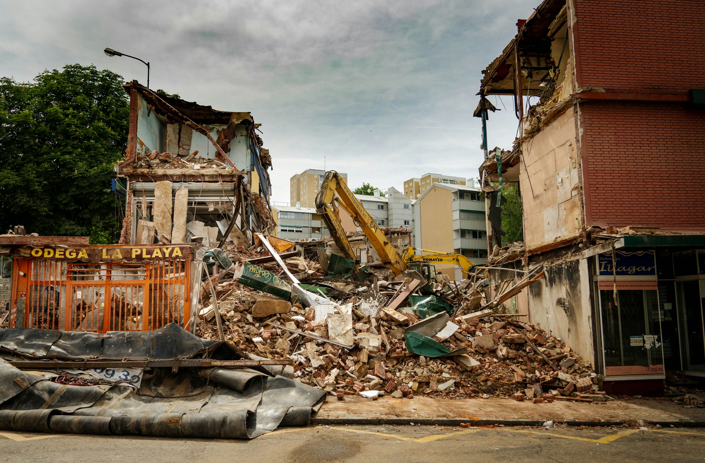 Deadly earthquake hits southeast Asia, thousands displaced